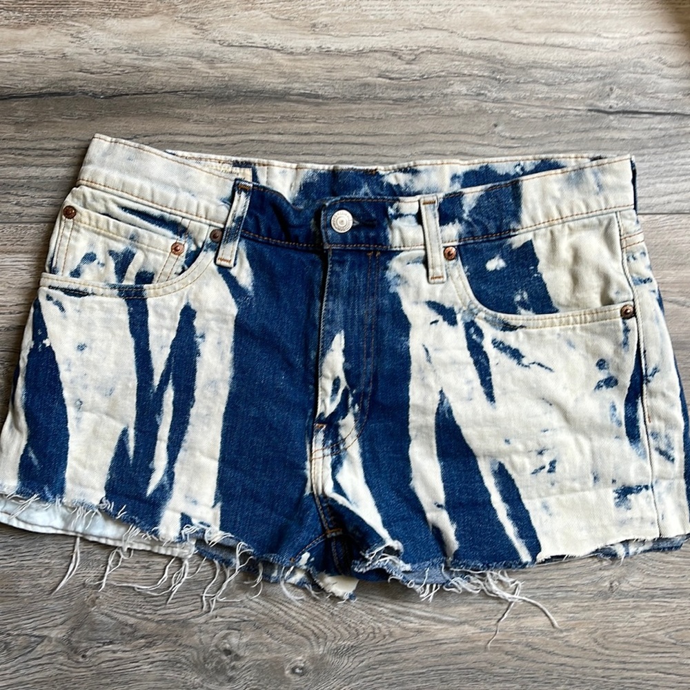 Levi’s cut off Jean shorts size 31